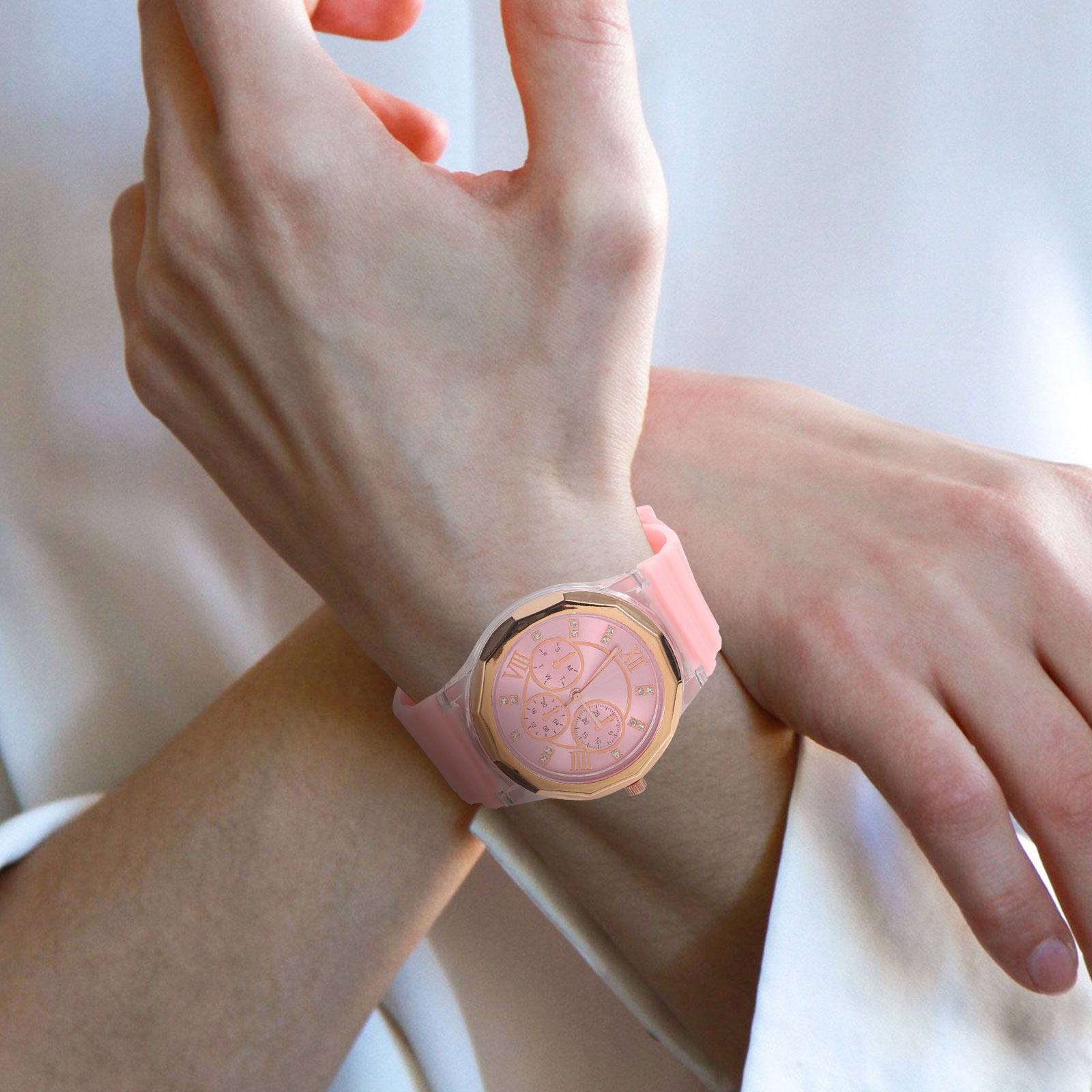ساعة كوارتز نسائية بتصميم فراش - مراجعة Luxury Watch Gift For Her وسعره